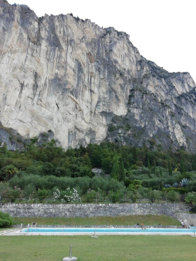 Lake & Castle View Apartment Riva del Garda Exterior photo