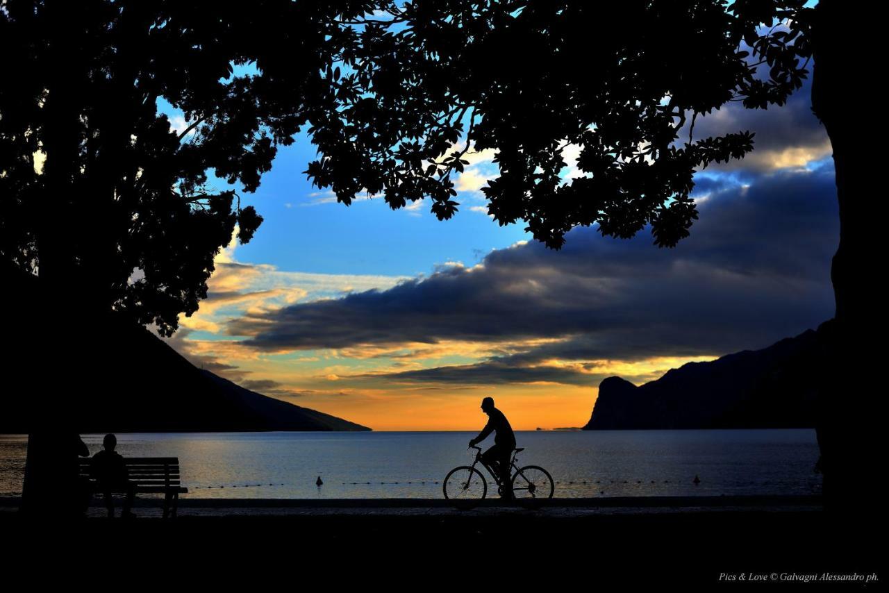 Lake & Castle View Apartment Riva del Garda Exterior photo
